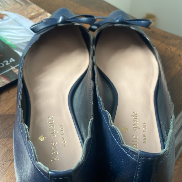 Adorable dark navy Kate Spade ballet flats with bow and scalloped detail - Picture 7 of 7